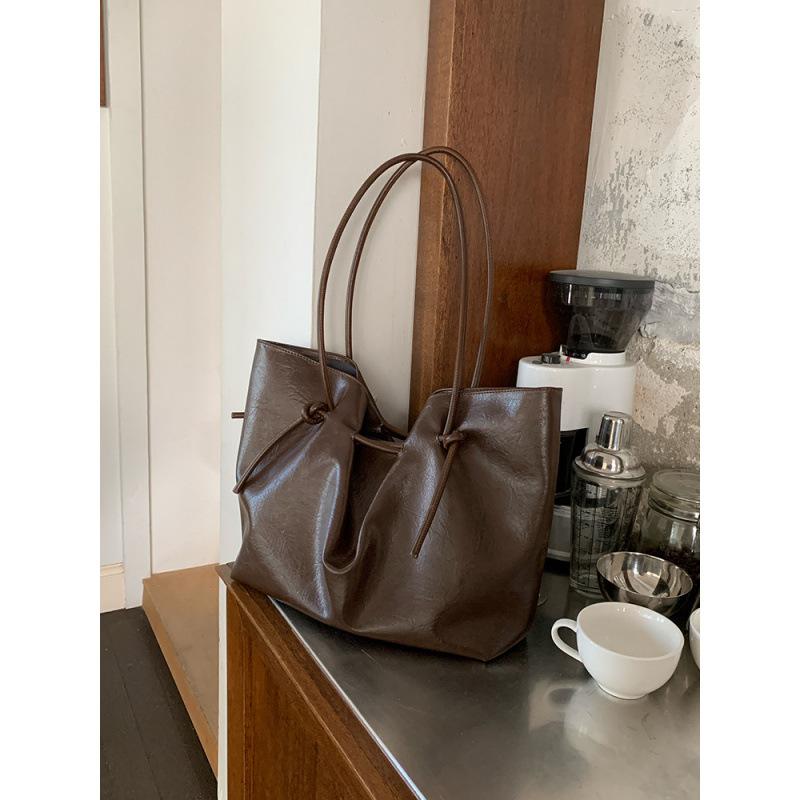 Autumn and winter retro coffee strap tote bag women 2025 simple large capacity commuter shoulder bag fashion handbag