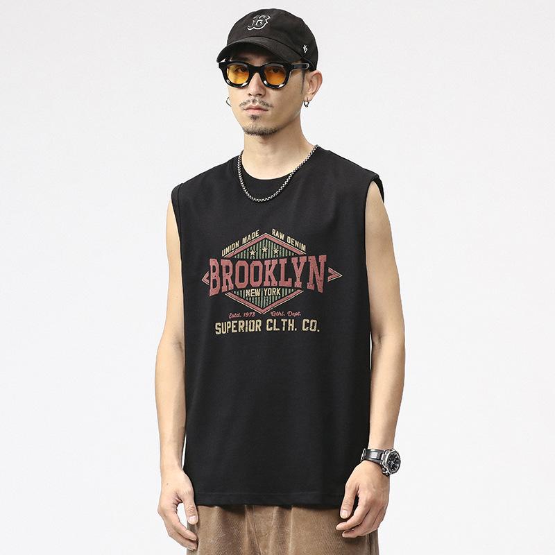 Мужской модный жилет без рукавов из хлопка с принтом в американском стиле, летний 2025 г. — свободный покрой, повседневный спортивный жилет