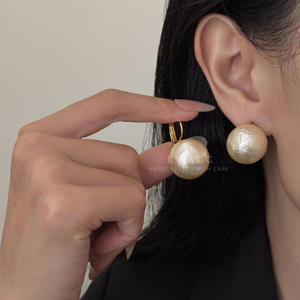 A champagne French retro temperament simple cotton large pearl stud earrings Hepburn style earrings high-end earrings