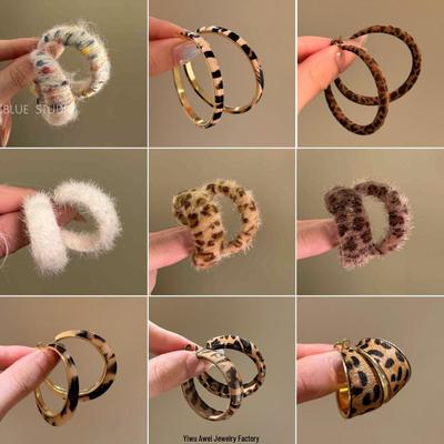 Винтажные серьги-кольца из кожи с леопардовым принтом 'Серебряная игла' - Элегантные, Универсальные Модные Украшения