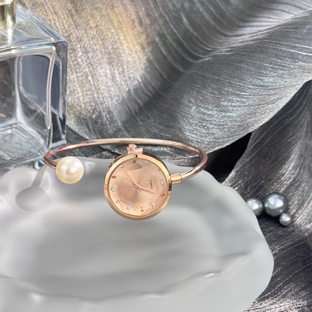 Alloy Bracelet Watch Vintage Small Dial Watch Classic Ladies Quartz Wristwatch Women's