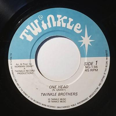 7-дюймовая пластинка TWINKLE BROTHERS One Head NG136 Twinkle 1978 UK Регги Ска Даб Б/у