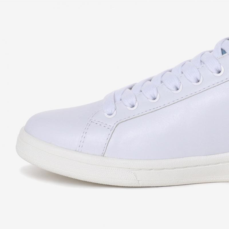 Fred Perry Unisex Leather Shoes B721 Laurel Logo