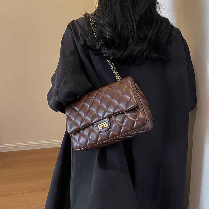 Сумка Женская сумка-мессенджер 2025 новая осенне-зимняя большая вместительная наплечная сумка нишевый дизайн ретро ромбовидная сумка на цепочке