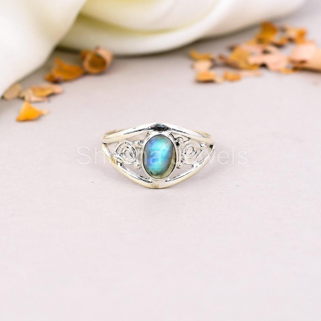 925 Sterling Silver Labradorite Gemstone Oval Shape Ring For Women