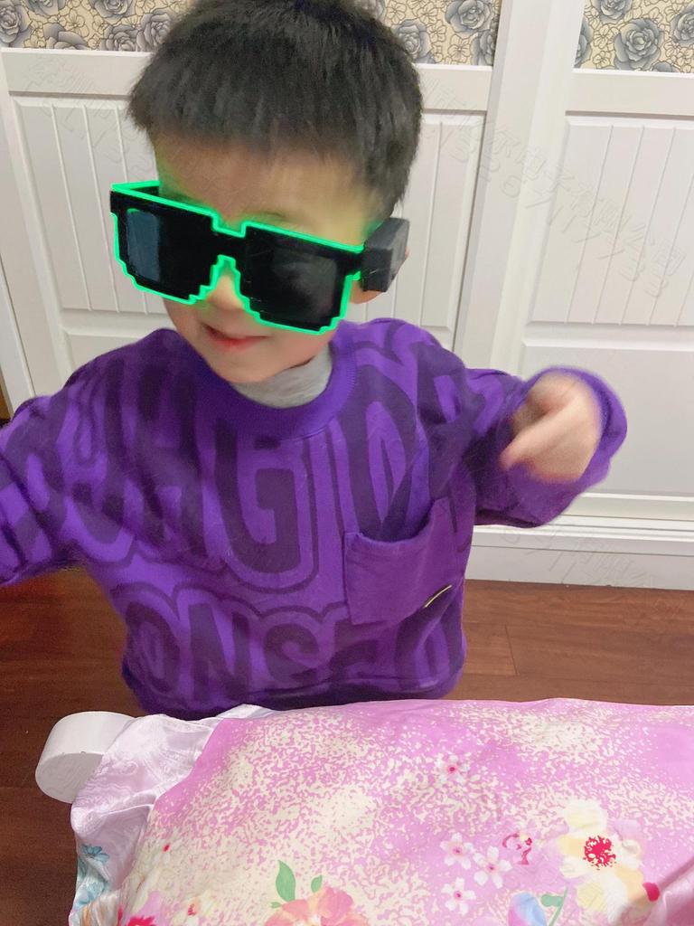 Wireless LED Mosaic Luminous Sunglasses - Creative Party Photo Props for TikTok, Birthdays, Bars, and Gifts