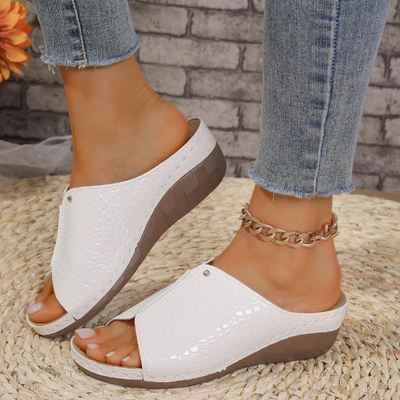 Spot трансграничная новая внешняя торговля тапочки на каблуке с уклоном женские сандалии с толстой подошвой повседневные и легкие большого размера