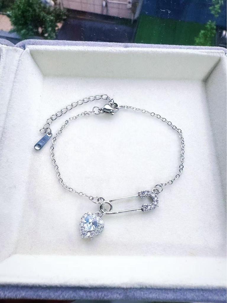 Женское ожерелье с подвеской в виде сердца и булавки из циркона - Роскошная цепочка из титановой стали