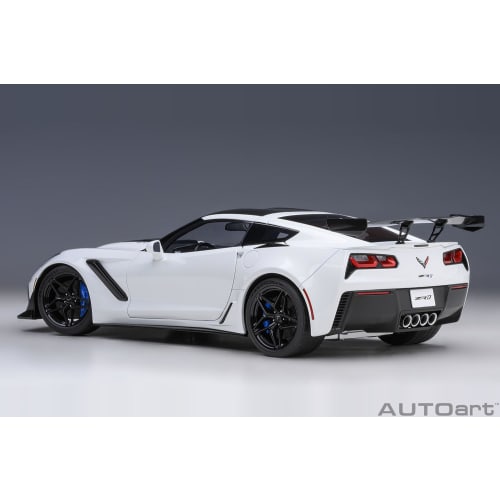 AUTOart 1/18 scale Chevrolet Corvette (C7) ZR1 White Finished Product
