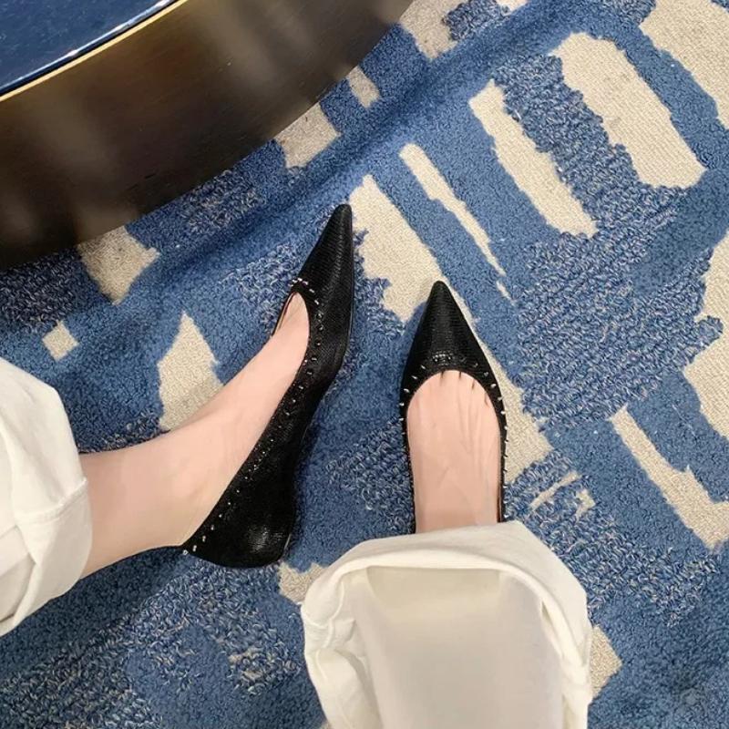 Sheepskin Leather with Rivet Pointed Toe Slip On Flats Women Comfortable Spikes Casual Shoes Low Cut Single Shoes for Women