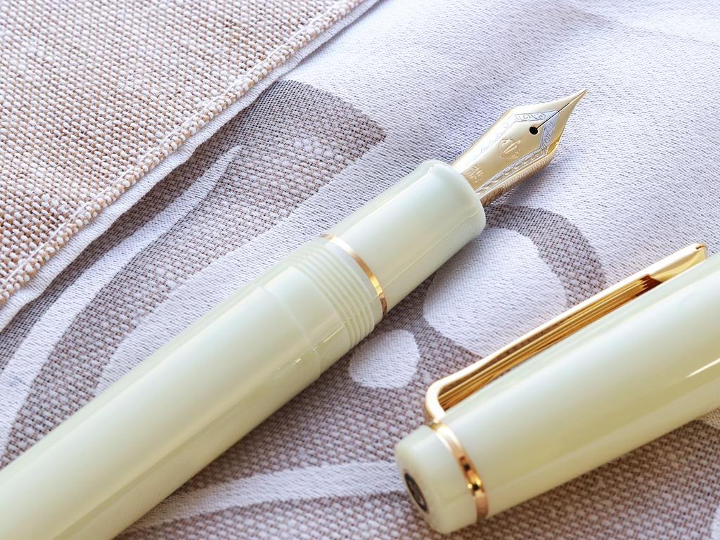 WANCHER Limited Edition Fountain Pen SAILOR Sailor Original Professional Gear Ivory 21K Gold Fountain Pen Special Medium [Wancher Edition] (M Nib)