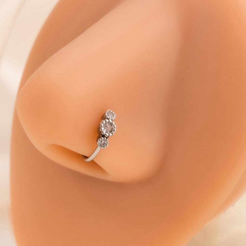 Кольцо для носа в виде листьев и цветов европейского и американского происхождения с бриллиантовой инкрустацией — элегантное, креативное, не требующее пирсинга.