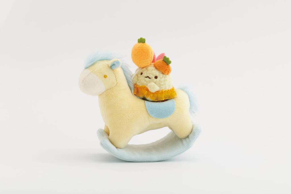 San-X Sumikkogurashi Украшение Хвост Эбитэна из Сутикко и Лошадка-качалка MV48401 В140 x Ш65 x Г140