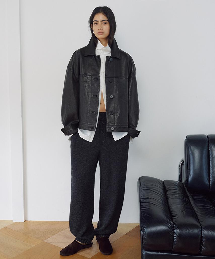 UMARMUNG Italian Vegetable Lambskin Trucker Jacket_Earthy Black