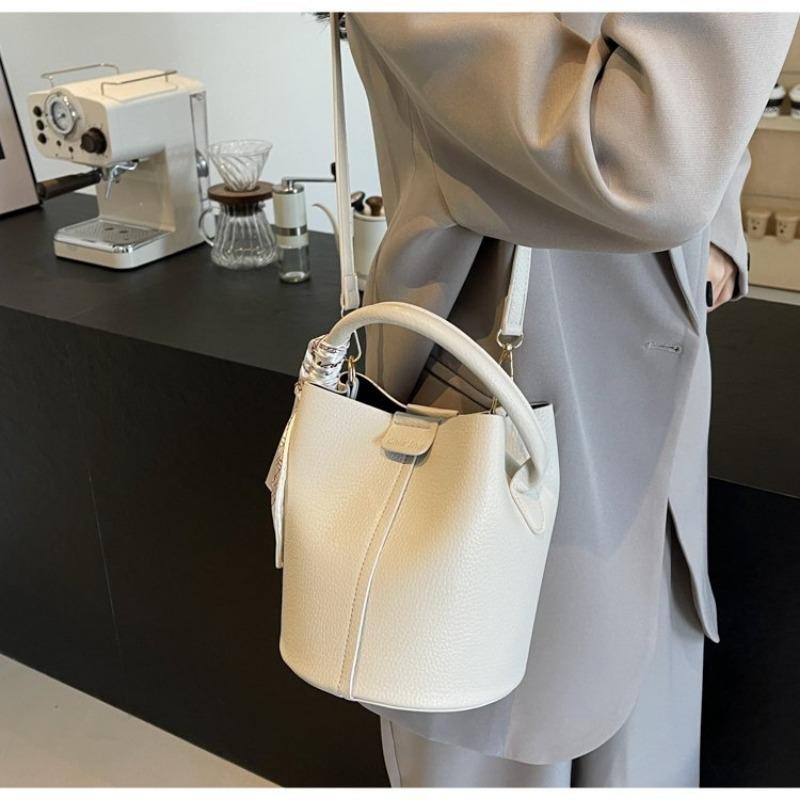 Изысканная и модная ручная сумка для женщин. Новинка 2024 года. Универсальная сумка-ведро в стиле вестерн с высококачественной и модной сумкой через плечо.