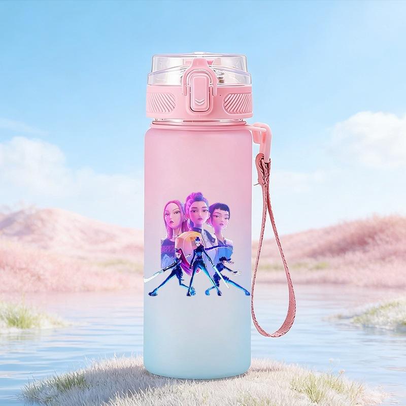 Бутылка для воды 600 мл Мультяшная K-Pop Охотники на демонов Печатный персонаж Кружка для воды Большая емкость Портативная на открытом воздухе Бутылка для питья с веревкой для подарка Мальчику Девочке