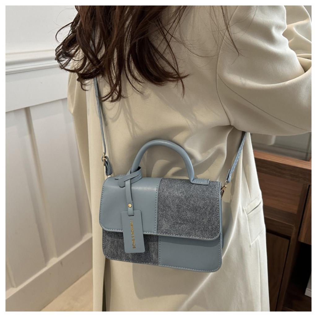 Small Handbag with Niche Design for Women, Winter New Fashionable Commuting Small Square Bag with High Aesthetic Sense, Shoulder Bag