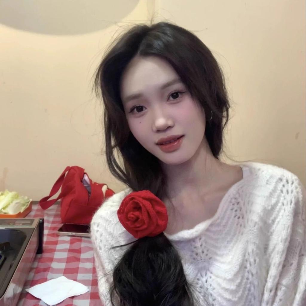 Резинка-скранч 2024 Роза: Аксессуар для волос высокого класса на осень и зиму