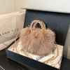 Плюшевая сумка женская осенне-зимняя для отдыха 2025 новая нишевая дизайнерская на плечо, сумка-мессенджер, портативная пушистая сумка-ведро