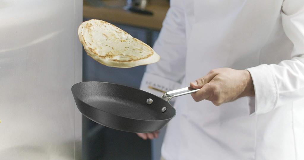 Серия Scanpan TechnIQ Современная сковорода 22 см, подходит для индукционных плит SCANPAN 22 см, можно использовать в духовке, не содержит ПФОК, безопасная сковорода STRATANIUM+ (22см)