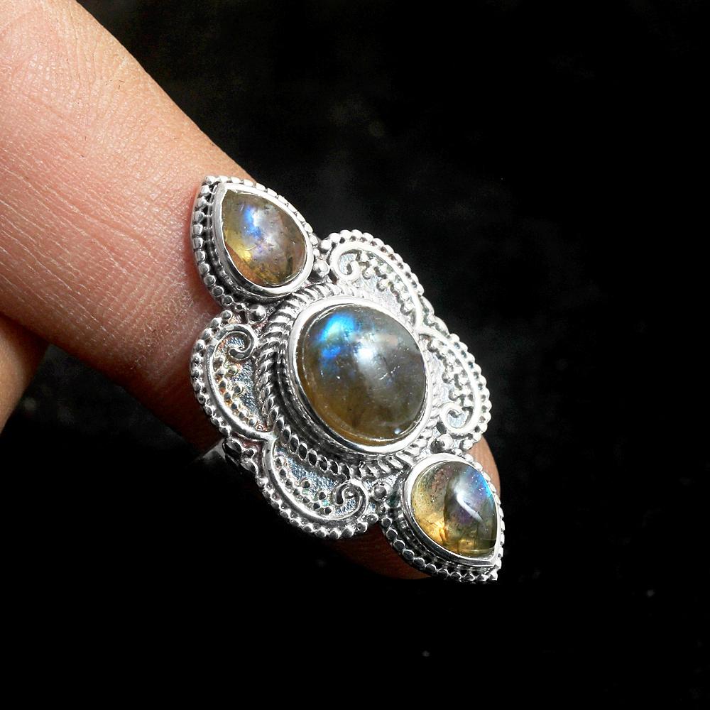 Кольцо с лабрадором, кольцо ручной работы, серебро 925 пробы, эффектное кольцо, серебряные украшения, цельное кольцо