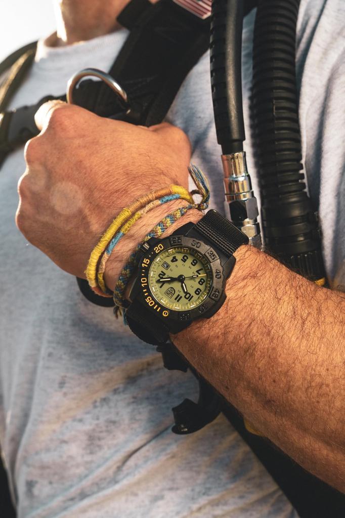 Luminox Военные часы для мужчин и женщин, Аналоговые, Сделано в Швейцарии, Простые, Серия Navy Seal Foundation 3500, Реф.. 3517.NSF.SET