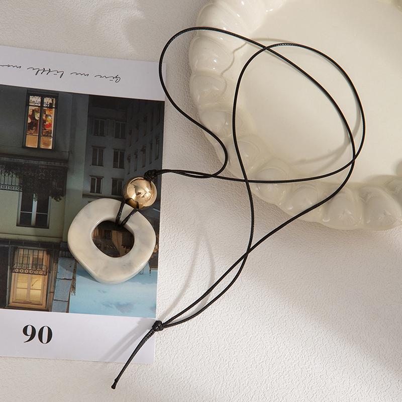 Смола Круглые Полые Подвески Ожерелья Для Женщин Модные Черные Кожаные Веревочные Длинные Цепочки для Свитера Вечерние Украшения