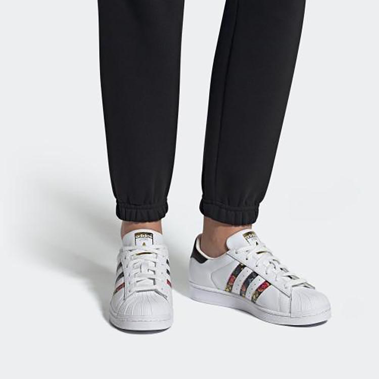 adidas Женские Superstar 'Gold Metallic' Женские EF1480