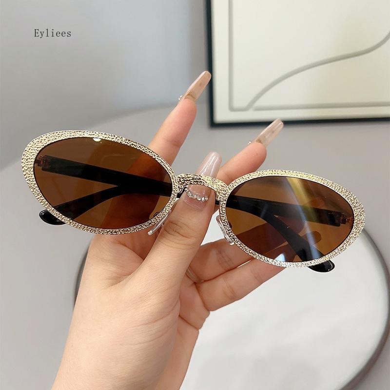 Новые ретро овальные солнцезащитные очки для женщин, модные маленькие солнцезащитные очки с металлической оправой, женские классические солнцезащитные очки, тренды, лето, уникальные