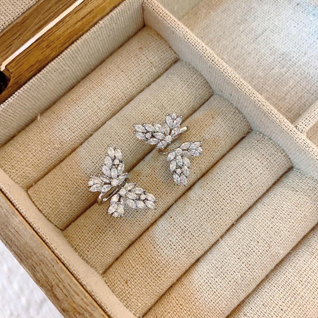 Exquisite light luxury rhinestone zircon butterfly stud earrings, bright new niche design, high-end versatile art earrings