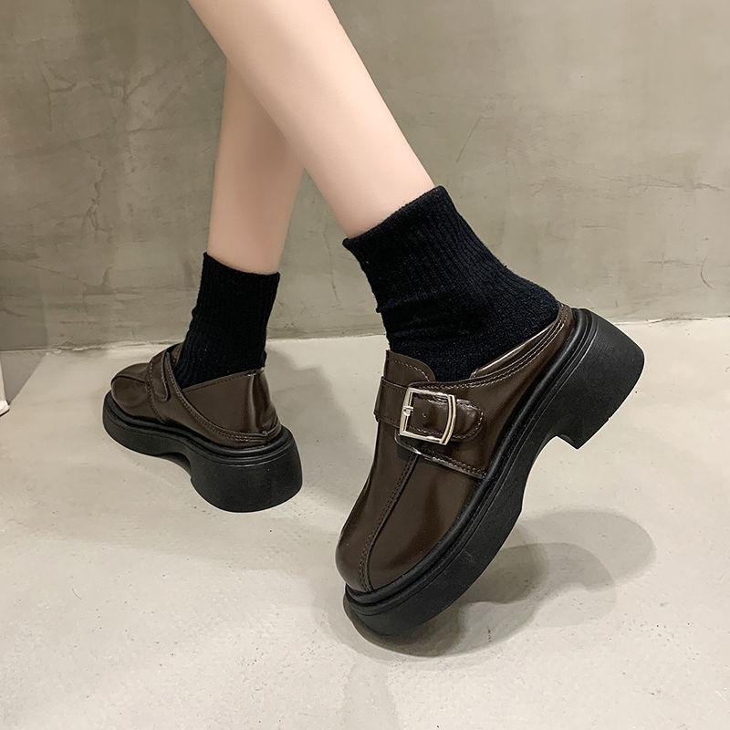 2024 Новые повседневные женские спортивные туфли на толстой подошве в британском стиле с круглым носком, осенние туфли на плоской подошве с пряжкой и низким верхом