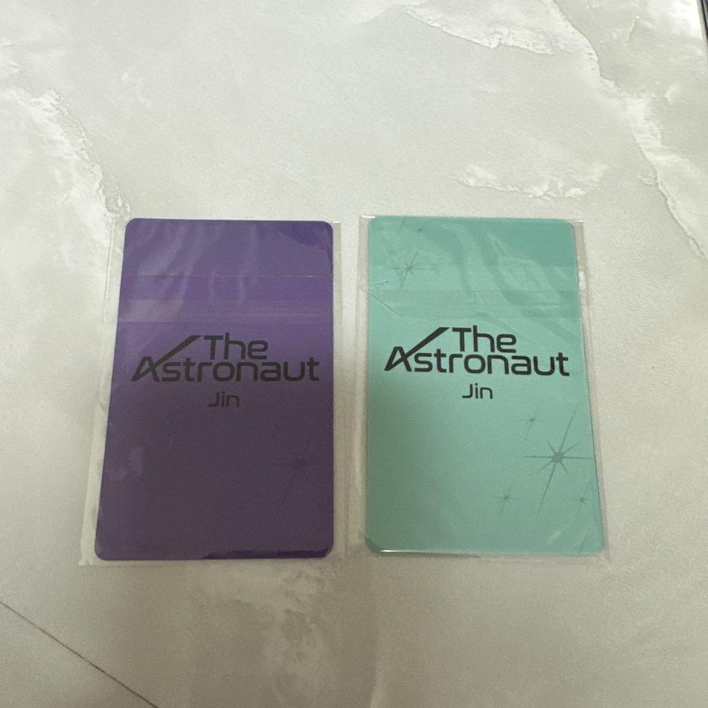 [ИСПОЛЬЗОВАННЫЙ] Набор из 2 карточек с коллекционными астронавтами Джином