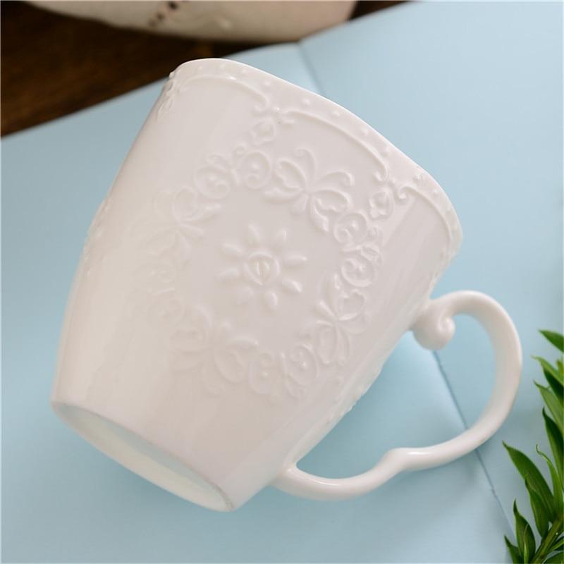 Европейская белая фарфоровая кофейная кружка с тиснением розы, костяной фарфор, винтажная кружка для завтрака, молока, офисная чашка для чая, посуда для напитков