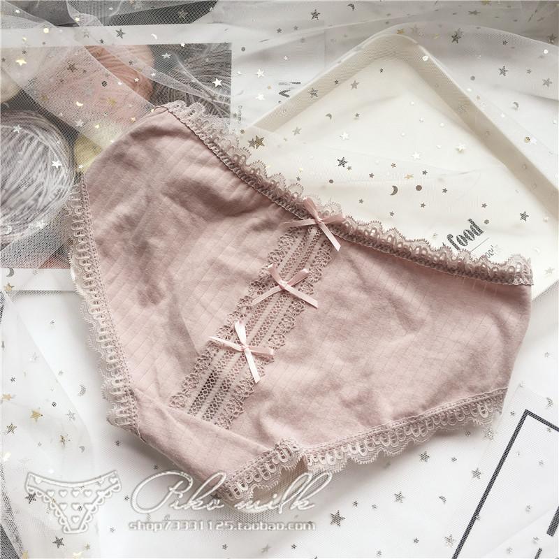 Симпатичные девчачьи эластичные большие удобные женские трусики с низкой посадкой и кружевным краем на бедрах