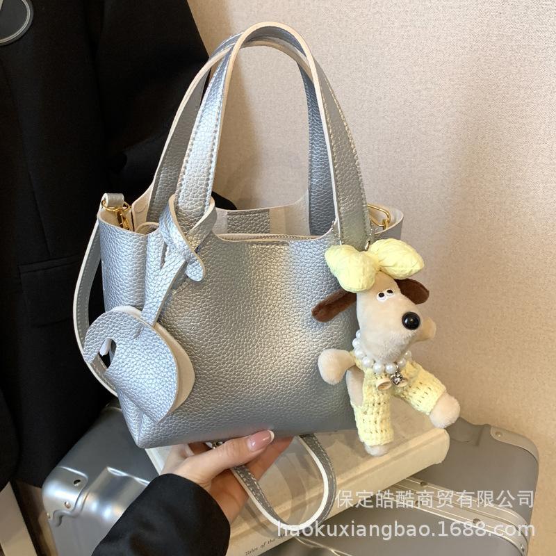 Популярная в этом году маленькая женская летняя универсальная сумка-мессенджер через плечо, новая модная 2025, корейская версия, сумка-ведро