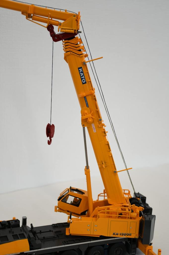 Kato Works KATO All Terrain Crane Scale Miniature KA-1300R 1/50
