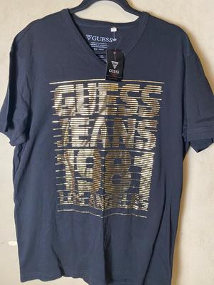 GUESS Унисекс Черно-золотая футболка с V-образным вырезом и логотипом Remi Club V Guess Jeans 1981 Размер XL - С бирками Унисекс Футболка