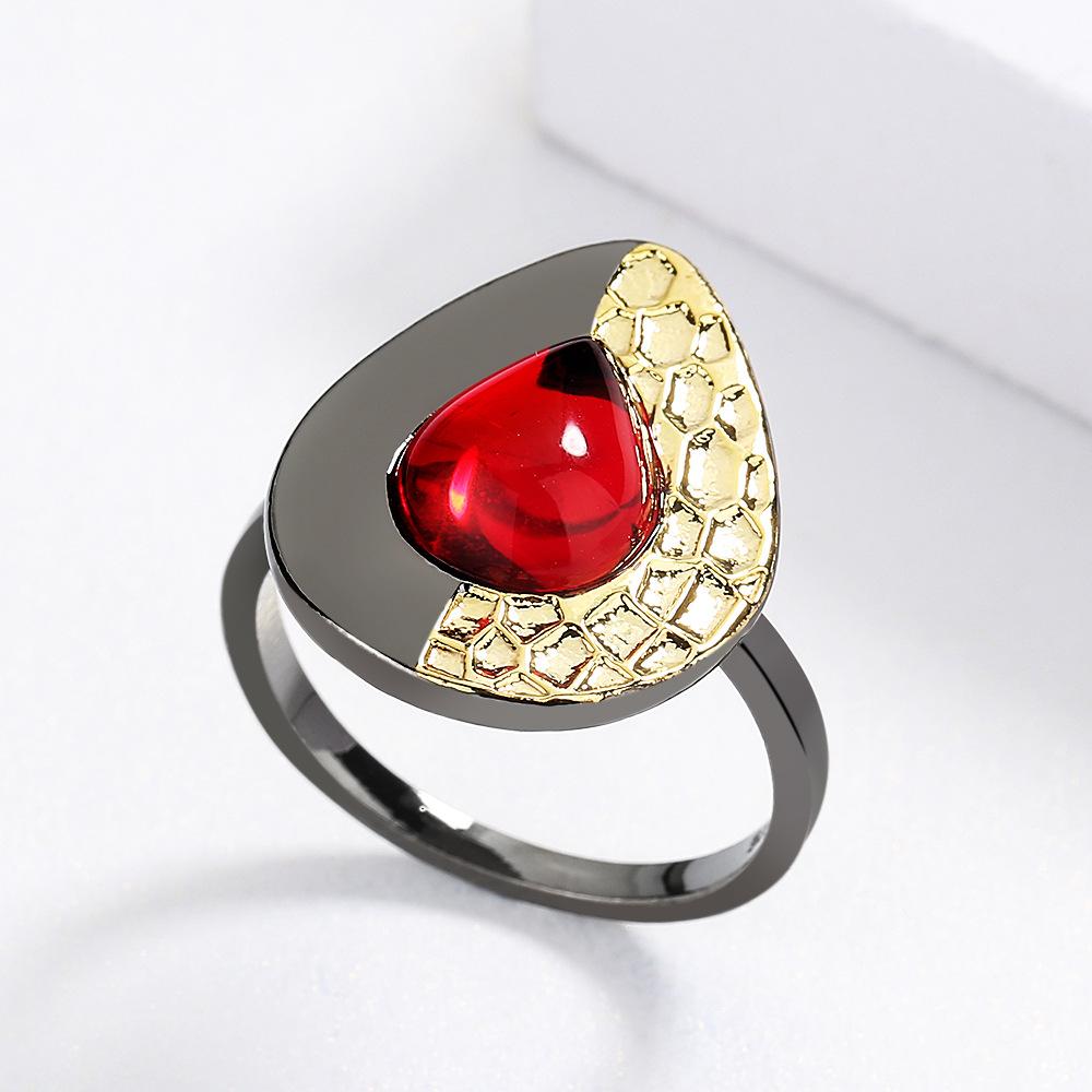 Кольцо European Retro Chic Oval MS Ruby Black and Gold в двух тонах