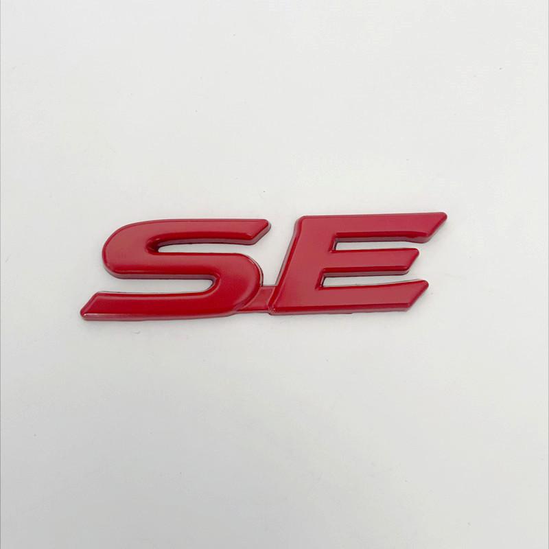 RE023D Metal SE XSE Logo Rear Trunk Emblem Badge Decals Sticker For Toyota Camry Sienna Highlander Corolla Car Styling Accessories