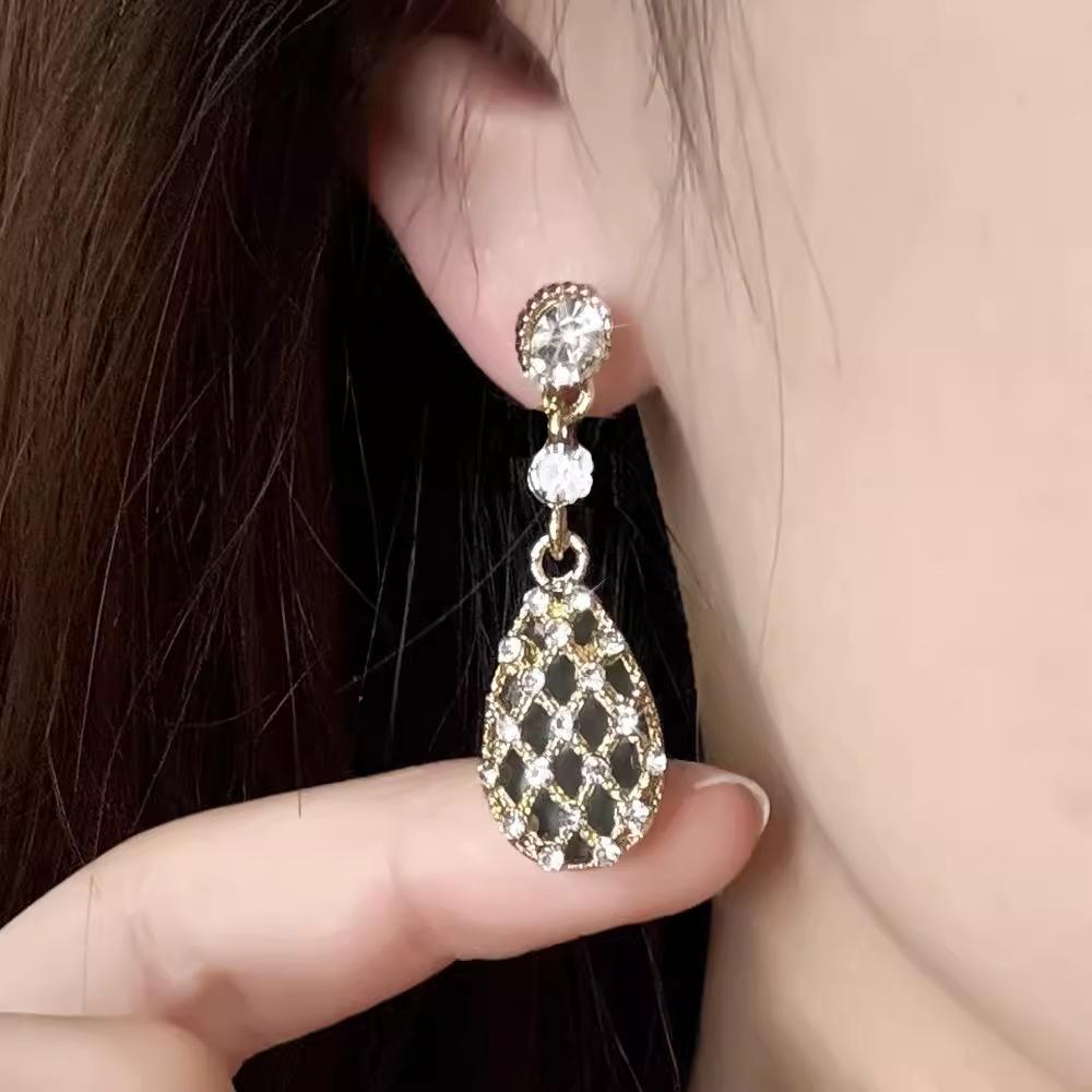 Изящные серьги-капли из блестящего металла с бриллиантами, стильный индивидуальный стиль, роскошные серьги высшего класса, модные модные серьги.