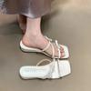 Бантик квадратный носок низкий каблук односложные шлепанцы девушка носит крутые шлепанцы летом 2025 года сказочный стиль универсальные розовые сандалии