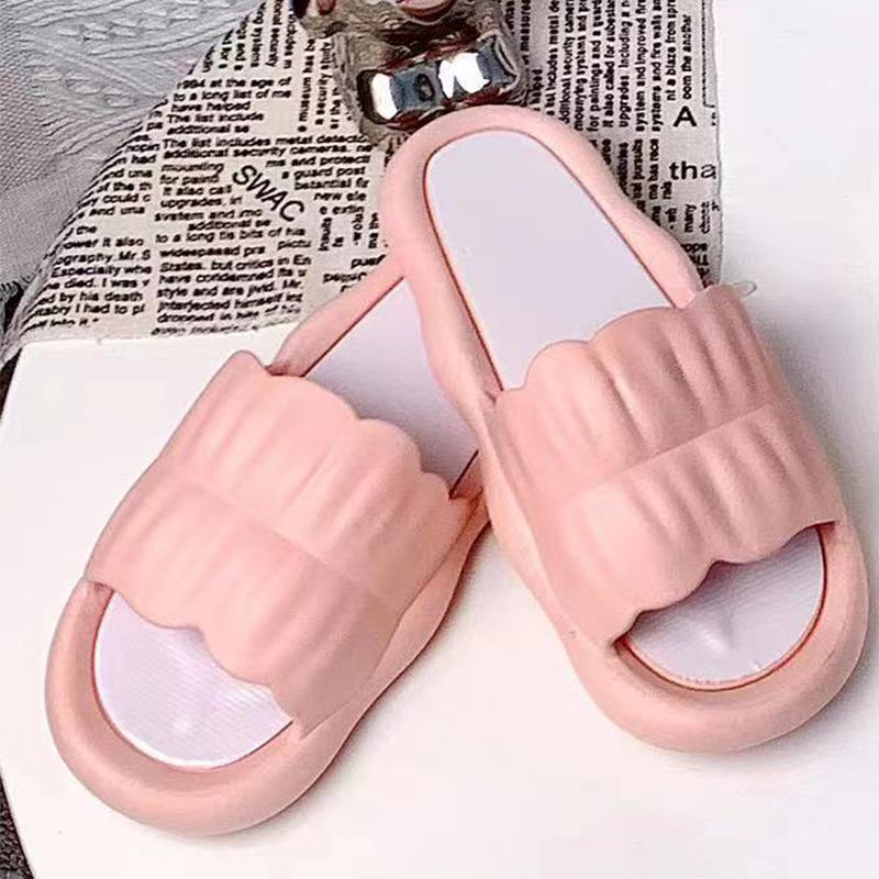 Женские тапочки, которые можно носить дома и принимать душ летом. Легкий, удобный и нескользящий. Студенческие тапочки одной линии