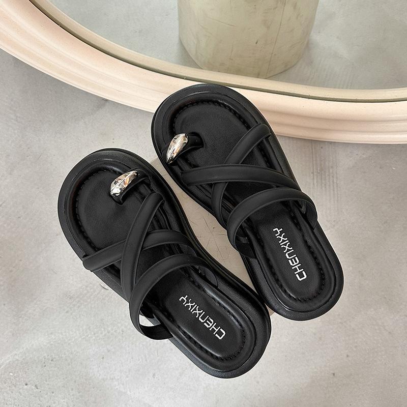 Summer cool slippers women's outer wear 2025 new thick-soled height-increasing small beach shoes high-end set toe half slippers