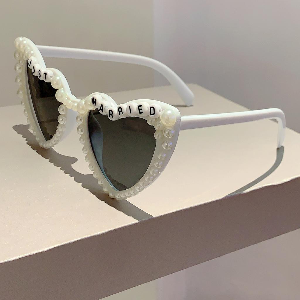 Солнцезащитные очки в форме сердца с жемчугом Женские Новые Стильные Винтажные Оттенки для Свадьбы Модные Милые Вечерние Солнцезащитные очки