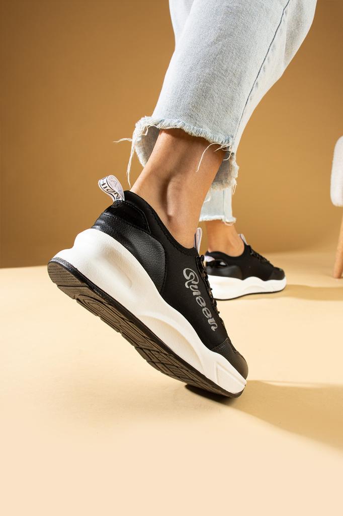 Женские кроссовки на шнуровке с удобной подошвой 36-140-24Queen