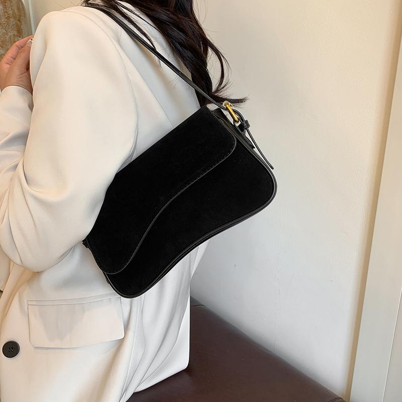 Minimalist Fashion Velvet Shoulder Bag Autumn New Beautiful Displacement for Work Versatile Practical Crossbody Bags