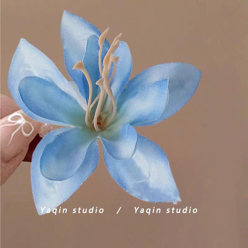 Весенне-летняя цветочная заколка для волос: Дизайн «Лилия, Роза и Гибискус»