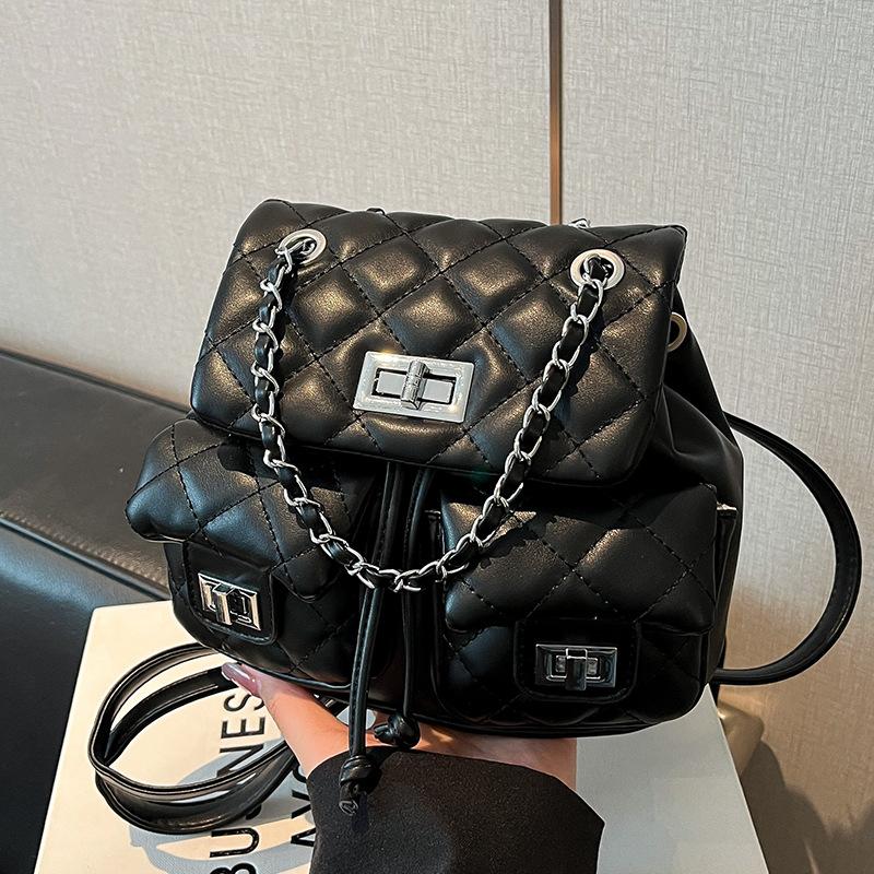 Women's Diamond Small Fragrant Wind Backpack Women's 2025 New Fashion Design Sense Niche Travel Lightweight Chain Schoolbag