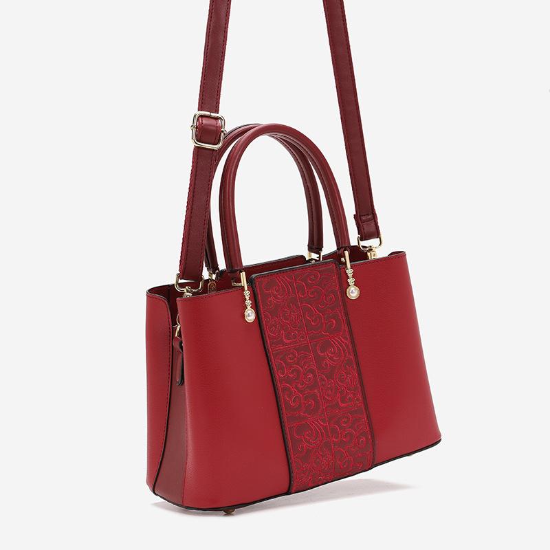 Embroidered bag 2026 new model, elegant and fashionable wedding ladies' bag, large-capacity handbag for mom, Chinese style red