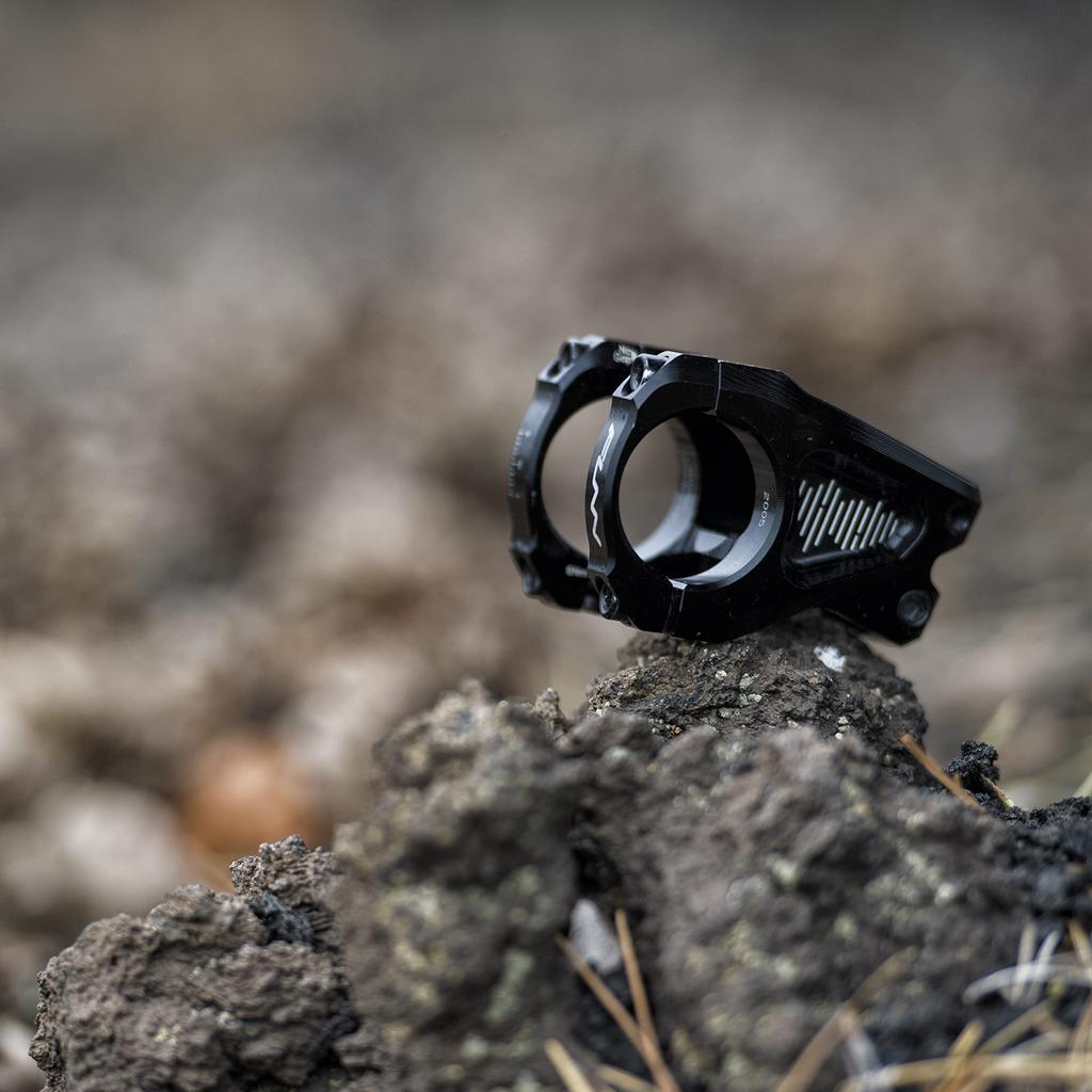 Funn Equalizer MTB x 35mm Length Clamp Suitable for Mountain BMX and Bike Handlebars Stem, 31.8mm - Diameter 31.8mm - Bikes, Bicycles, (Black)